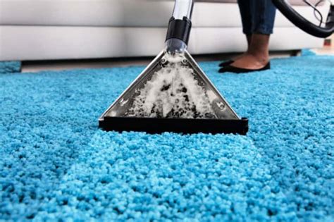 Does hot water clean carpets?