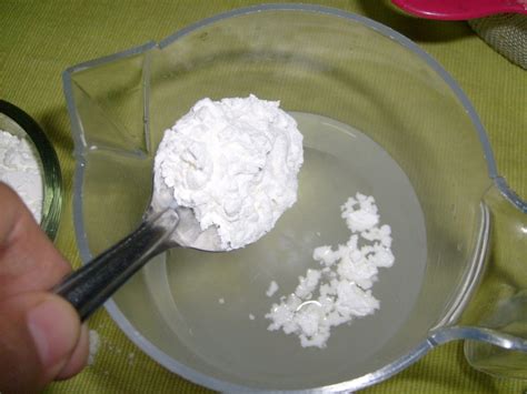 Does hot water dissolve flour?