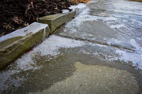 Does ice melt damage concrete?
