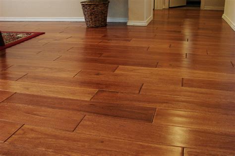 Does laminate flooring feel like wood?