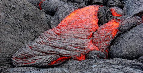 Does lava melt sand?