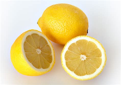 Does lemon extract have citric acid?