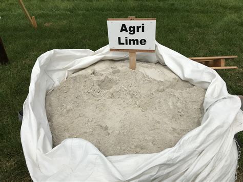 Does lime reduce moisture in soil?