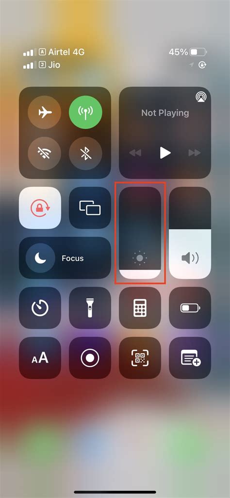 Does low brightness save battery?