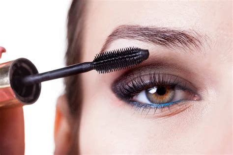 Does mascara ruin long lashes?
