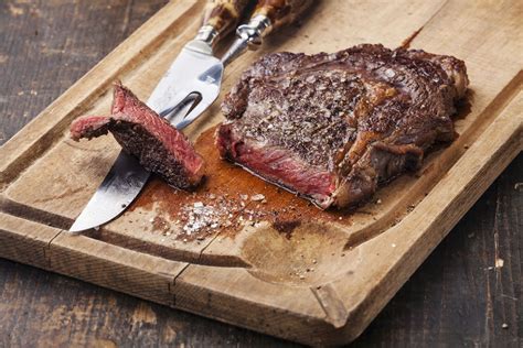 Does medium rare steak taste like blood?