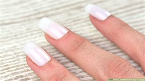 Does nail glue last?