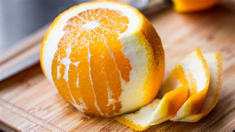 Does peeling oranges remove pesticides?