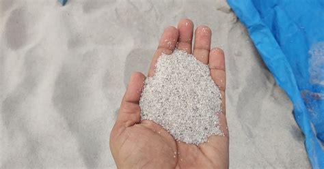 Does play sand have silica dust?