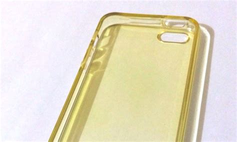 Does polycarbonate phone case turn yellow?