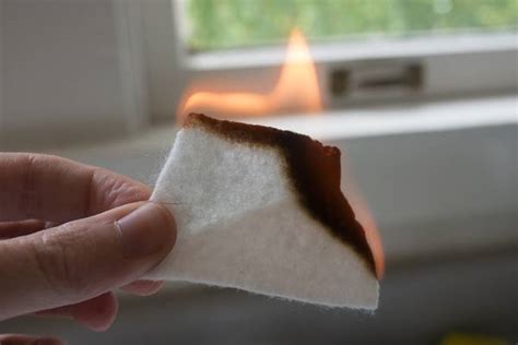Does polyester smoke when burned?