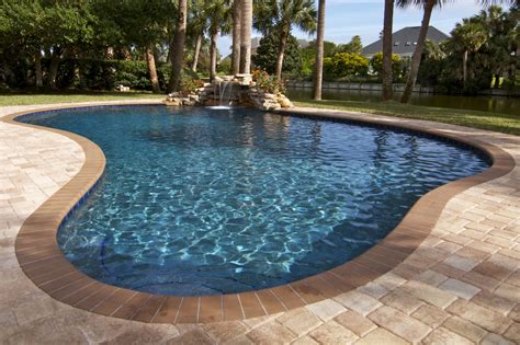 Does pool color affect temperature?