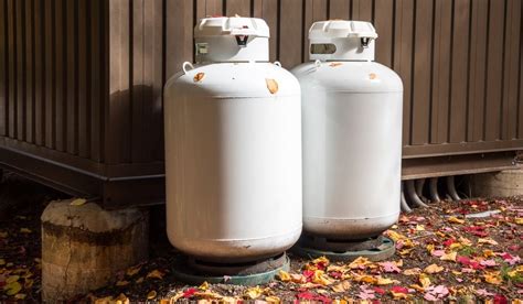 Does propane burn better than natural gas?