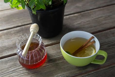 Does putting honey in hot tea destroy benefits?