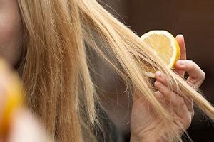Does putting lemon in your hair make it blonde?