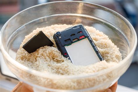 Does rice really dry out a phone?