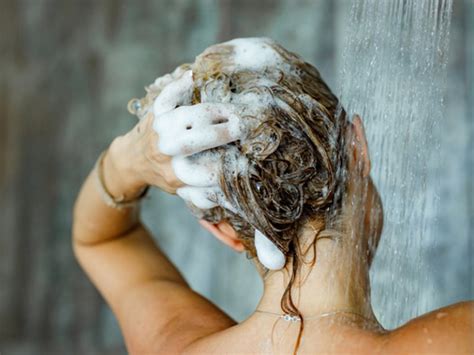 Does rinsing hair with water dry it out?