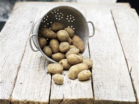 Does rinsing potatoes remove nutrients?