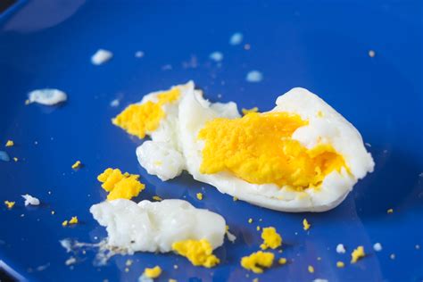 Does salt stop eggs from exploding?