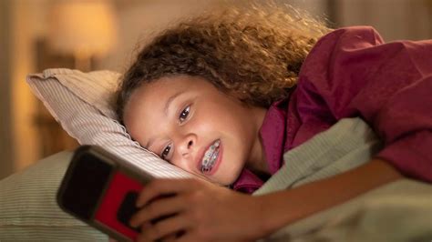 Does screen time cause early puberty?