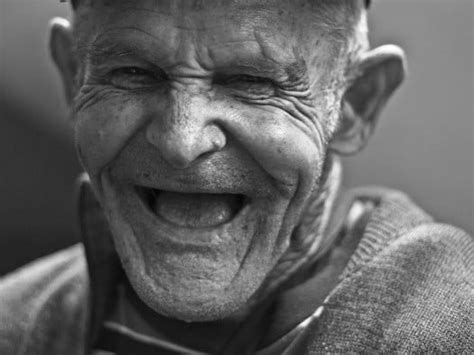 Does smiling make you look older?