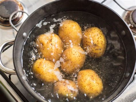 Does soaking potatoes in water reduce carbs?