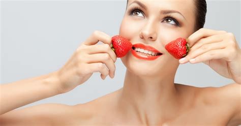 Does strawberry skin go away with waxing?