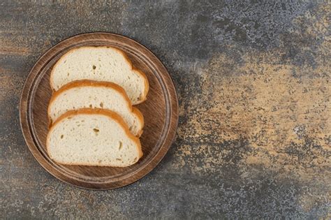 Does sugar make bread more moist?