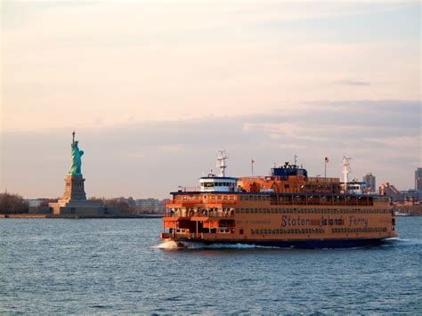 Does the Staten Island Ferry have drinks?