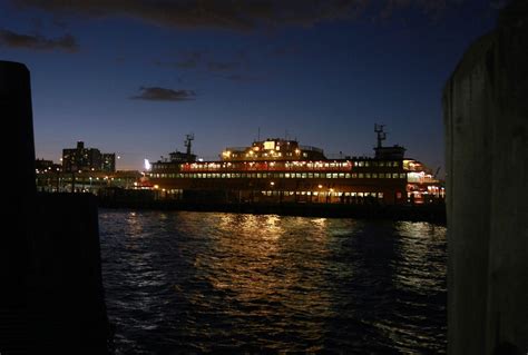 Does the Staten Island Ferry run overnight?
