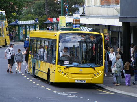 Does the UK have yellow buses?