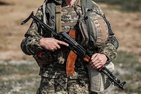 Does the Ukrainian army use AK 47?