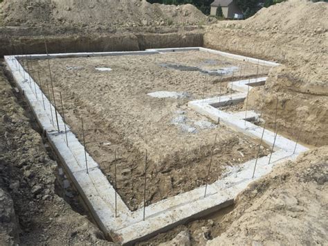 Does the bottom of a footing have to be level?