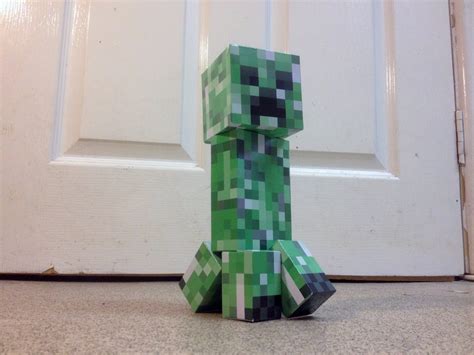 Does the creeper say creeper or paper?