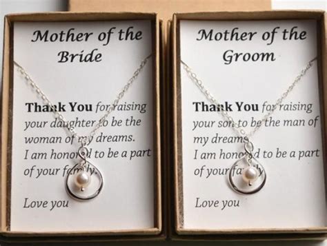 Does the mother of the bride give the bride a gift?