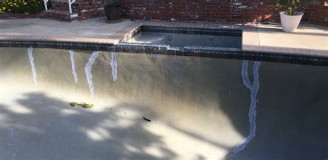 Does too much chlorine damage pool plaster?
