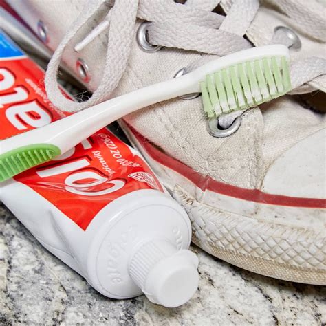 Does toothpaste clean white sneakers?