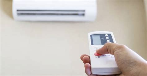 Does turning off AC use less gas?