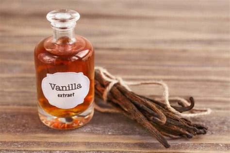 Does vanilla extract dissolve in oil?