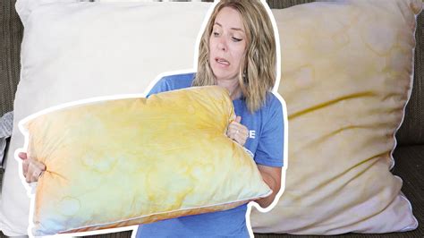 Does vinegar clean pillows?