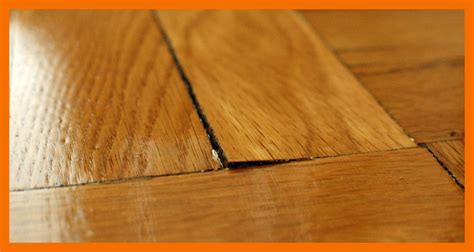 Does vinegar damage laminate floors?