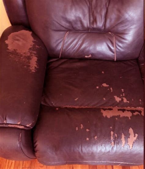 Does vinegar damage leather sofa?