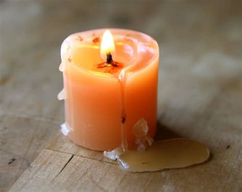 Does vinegar dissolve candle wax?