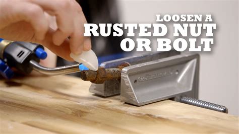 Does vinegar loosen rusty bolts?