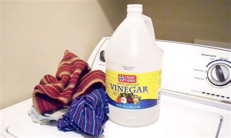 Does vinegar make clothes white again?