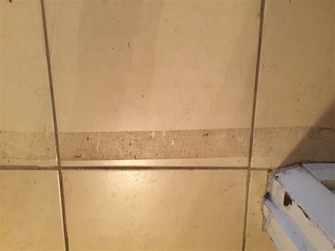 Does vinegar make tiles sticky?