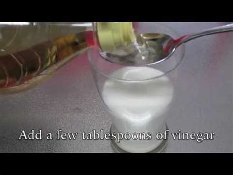 Does vinegar react with milk?