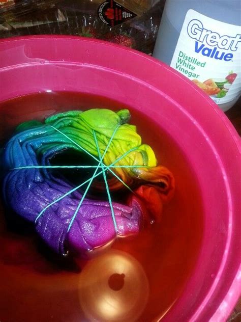 Does vinegar really set dye?