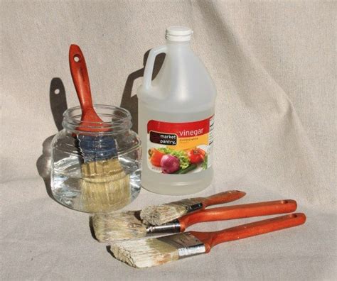 Does vinegar remove oil-based paint from brushes?