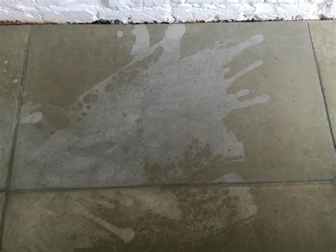 Does vinegar stain concrete?